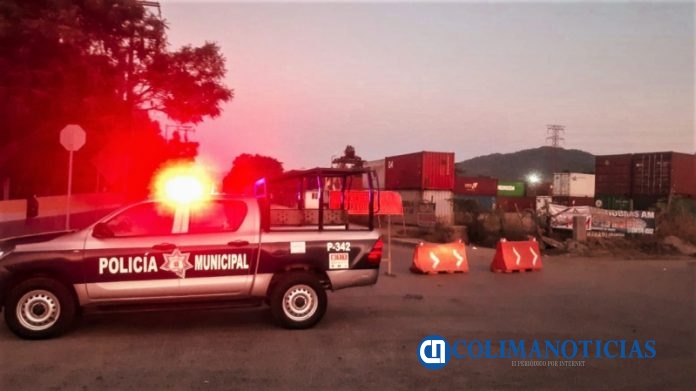 Ayuntamiento manzanillense y la ASIPONA se coordinan para renovar calle Algodones