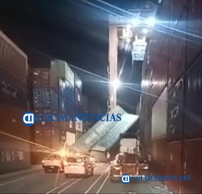 Caen contenedores en el recinto portuario de Contecon