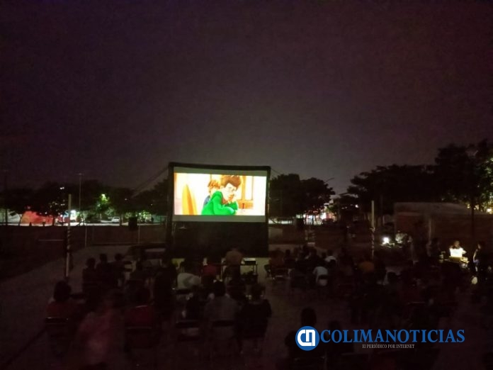 En colonias de la Villa, exhiben cine el Ayuntamiento y Huerto Cinema