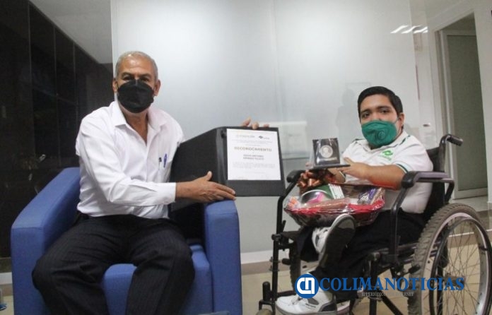 Reconocen a alumno de Conalep Colima con presea 'Bernardo Quintana Arrioja 2021'
