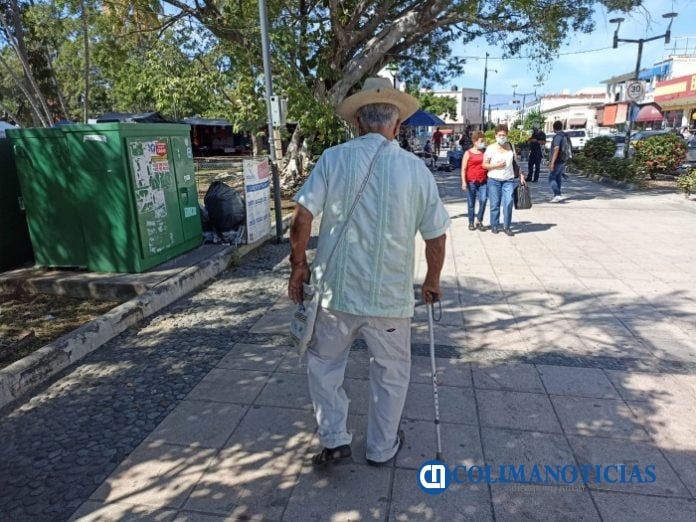 adulto mayor centro colima