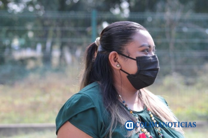 mujer con cubrebocas