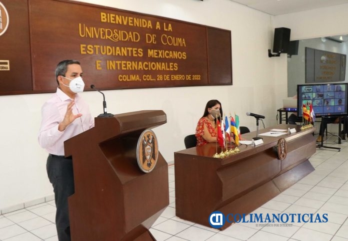 Rector da bienvenida a estudiantes nacionales y extranjeros_Christian Torres Ortiz