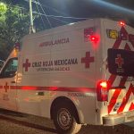 ambulancia cruz roja noche