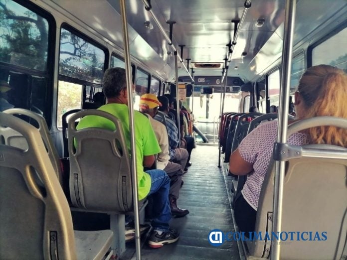 pasajeros camion urbano colima