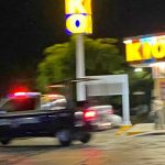 policia kiosko noche