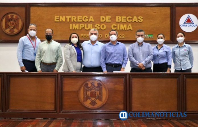 Grupo CIMA entrega 30 becas a estudiantes de la UdeC_a