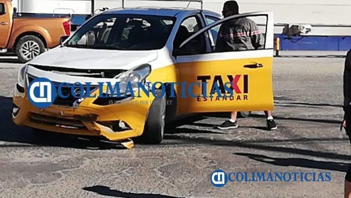 Pareja de motociclistas resulta lesionada al chocarlos un taxi en Santa Carolina