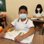 escuela niños cubrebocas