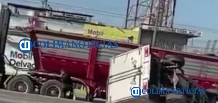 Otra vez volcadura a la entrada de Manzanillo