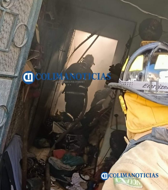Se incendia vivienda abandonada en el centro de ManzanilloAM (1)