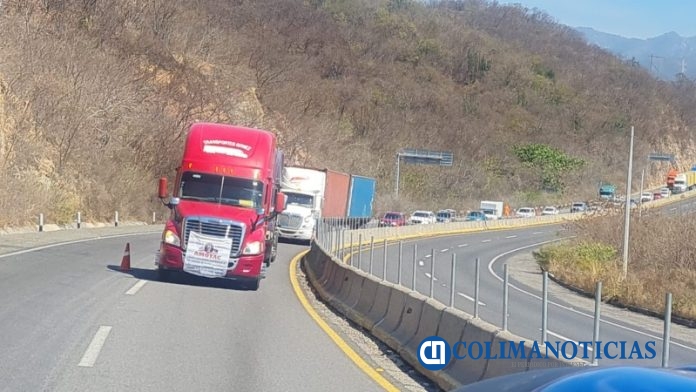 Se unen AMOTAC Manzanillo a la marcha por alza de combustible PM