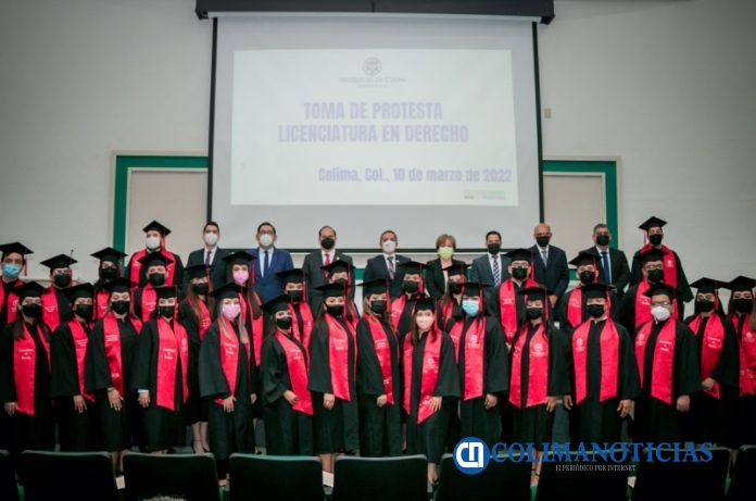 Titula UdeC a 32 profesionistas en derecho_e