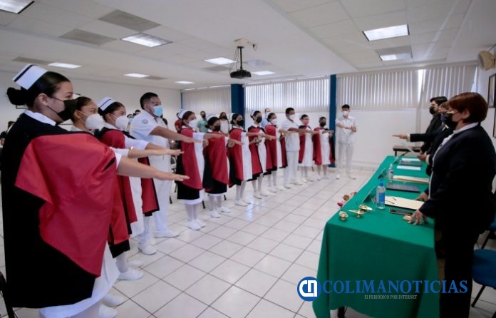 Titula Universidad a nuevas enfermeras y enfermeros