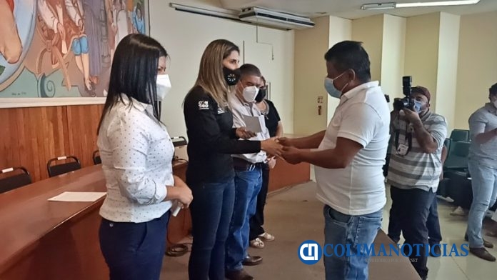 ayuntamiento de Colima hizo el pago de aportaciones por fallecimiento a ocho trabajadoras y trabajadores sindicalizados