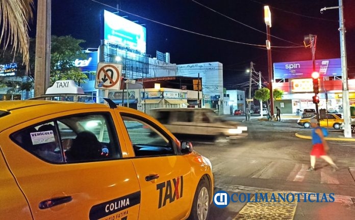 taxi colima noche