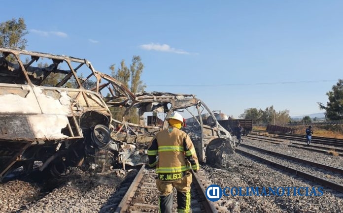tren se lleva camion