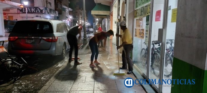 Ayuntamiento da mantenimiento al centro de Manzanillo de manera permanente