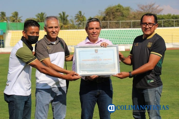 Entregan reconocimiento a la UdeC, equipo caimanes