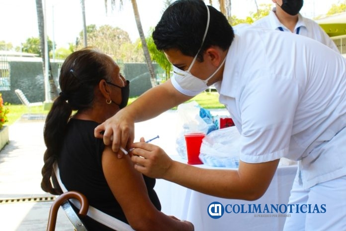 refuerzo contra Covid-19 a adultos mayores