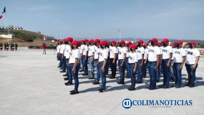 208 conscriptos y 3 voluntarias del SMN toman protesta de Bandera en Colima