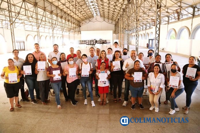 Concluye primer curso de pega piso promovido por Ayuntamiento de Colima y la CMIC