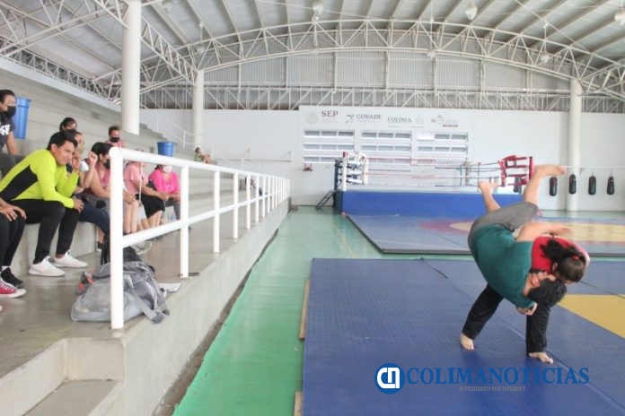 Dan taller de defensa personal a estudiantes universitarios_c