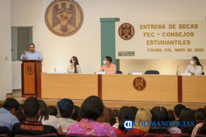 PRINCIPAL_Entrega de Becas FEC