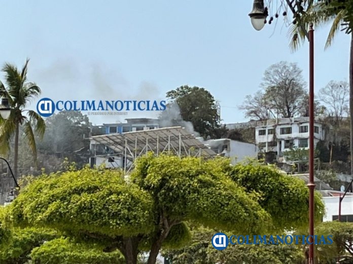 Se incendia vivienda a espaldas de la presidencia municipal en Manzanillo