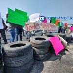 Vecinos de Coahuayana bloquean puente; piden que aparezca joven estudiante4