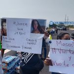 Vecinos de Coahuayana bloquean puente; piden que aparezca joven estudiante5