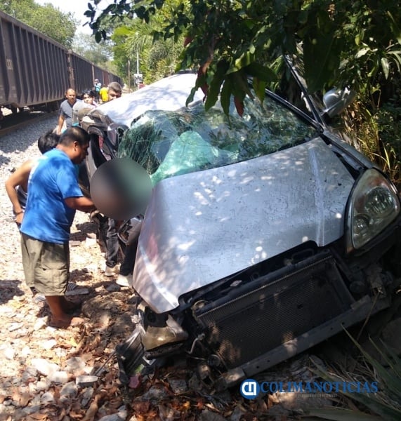arrolla el tren a camioneta 2