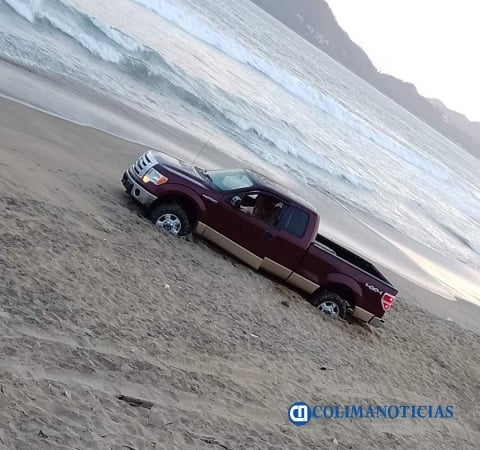 camioneta en playa