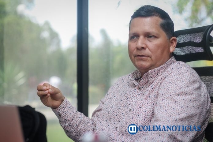 Experto universitario actualiza a grupo de abogados en materia fiscal_Pedro Flores_a