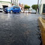 autos en colima durante lluvia