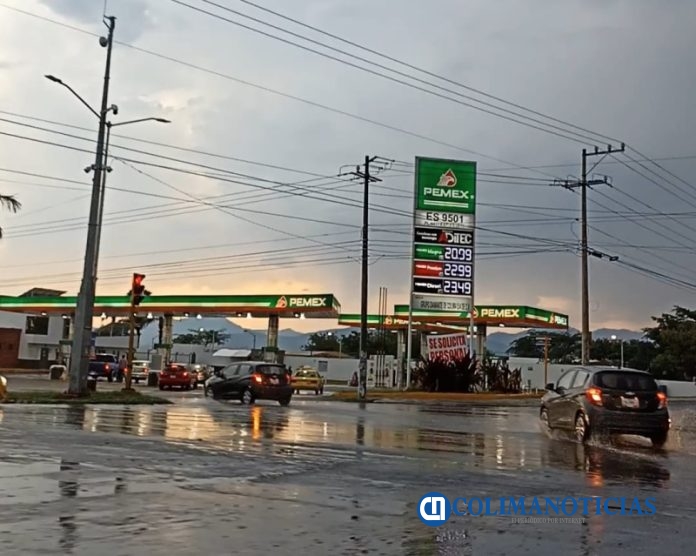 gasolinera lluvia colima