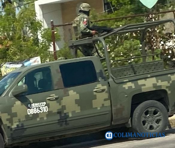 militar armado en colima