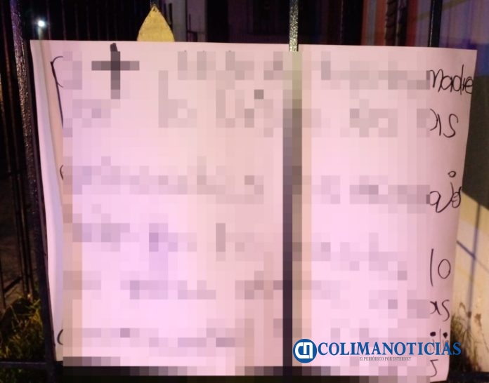 cartulina con mensaje amenazante