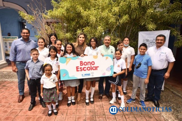 Ayuntamiento de Colima paga Bono Escolar a trabajadores sindicalizados