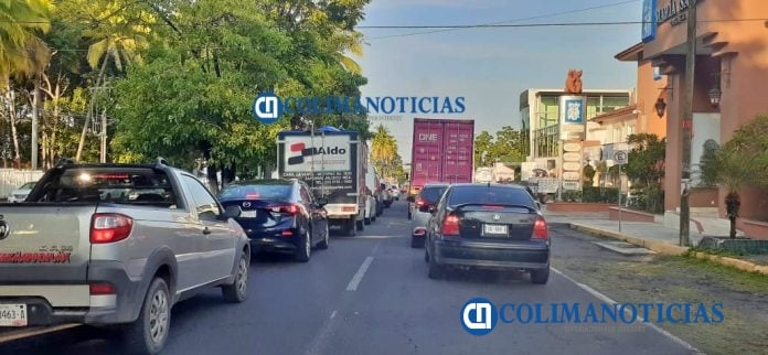 Invaden tractocamiones zona urbana de Colima y Villa de Alvarez2