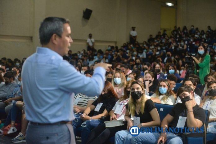 PRINCIPAL_Rector dicta conferencia inaugural de la Escuela de Cuadros FEC 2022
