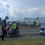 motociclista y mototaxi manzanillo