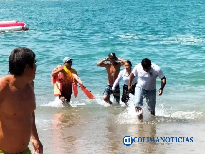 turistas rescatados en playa