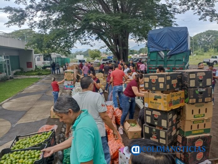 DIF estatal Colima entrega despensas para damnificados por sismo de 7.7