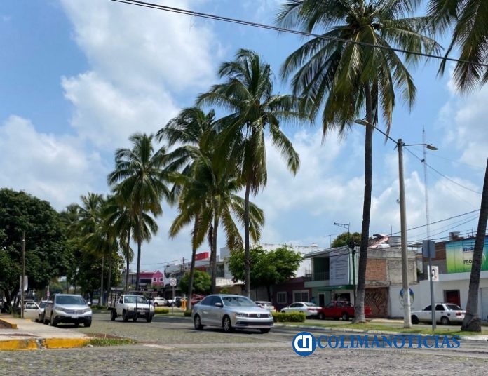 autos en av constitucion colima