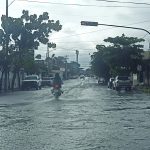 motocilcista en lluvia colima