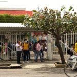 personas afuera de SE tras sismo