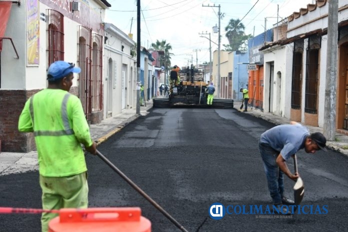 Ayuntamiento de Colima rehabilita calles principales de Colima