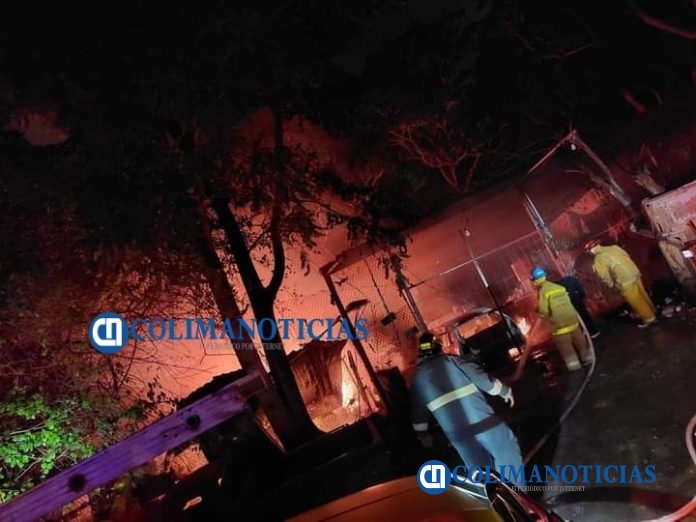 Controlan incendio en un taller de laminado y pintura en la colonia San Isidro de La Villa4