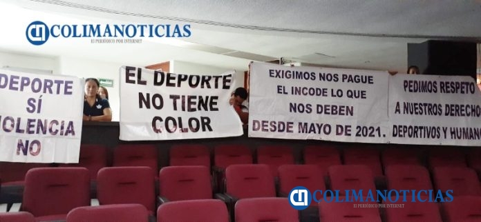 Entrenadores y promotores deportivos del Estado protestan ante el Congreso5